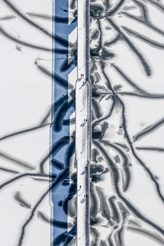4043731 | Eisstrukturen auf dem Möhnesee, Korbecker Brücke