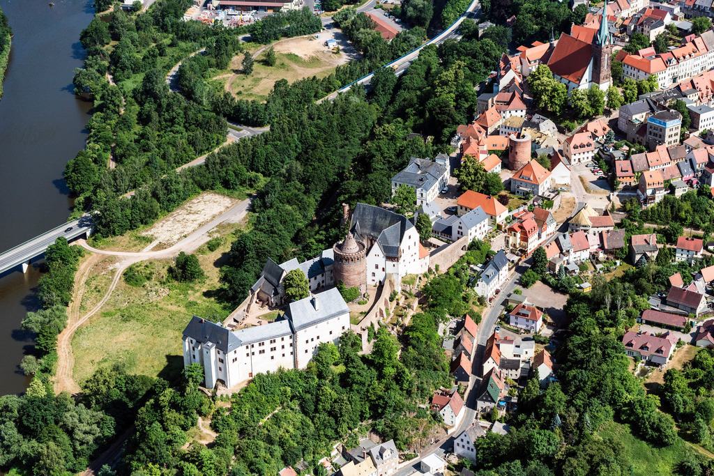 dr__dsc2716.jpg | LEISNIG 06.06.2018 Blick auf die Burg Mildenstein in Leisnig im Bundesland Sachsen. Das Schloss , das im 10. Jahrhundert errichtet wurde, ist Eigentum des Freistaates Sachsen und wird von dem Staatsbetrieb „Staatliche Schlösser, Burgen und Gärten Sachsen" verwaltet. Die Höhenburg wird seit 1890 als Museum durch den Leisniger Geschichts- und Altertumsverein genutzt. // View of the castle Mildenstein in Leisnig in Saxony. The castle, which was built in the 10th Century, is the property of the Free State of Saxony and is administered by the state enterprise "State Palaces, Castles and Gardens of Saxony." The hill fort has been used since 1890 as a museum by the Leisniger history and ancient society. Foto: Daniel Reiter