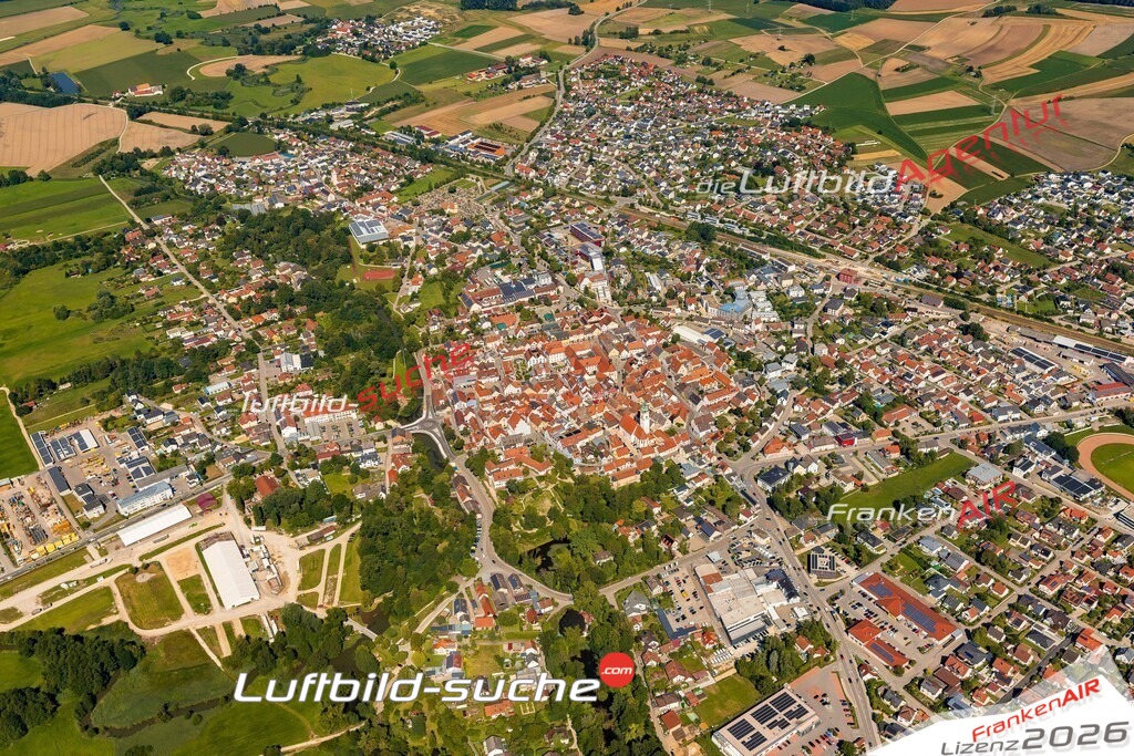 Luftaufnahme der Stadt Abensberg - Die Luftaufnahme wurde 2025 vom UL-Flugzeug heraus erstellt ( keine Drohne ) - Hochauflösende Luftaufnahme - für professionelle Ausdrucke geeignet. Die Geschenkidee !Mit Lizenz und Bildrechte bestellbar