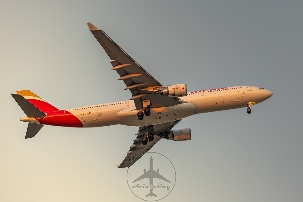 IB6124-A333-EC-LZX-MIA-MAD-20240811-1-topaz-sharpen | Browse breathtaking aviation photography and order high-quality prints from AviatoRay's gallery. Perfect for enthusiasts and collectors. - Realisiert mit Pictrs.com