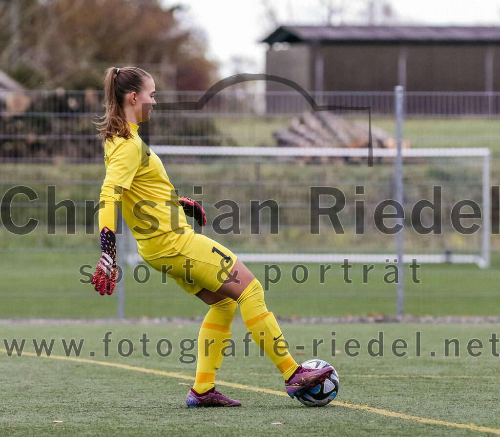 2023-11-19_065_FC_Langengeisling_gegen_FC_Forstern_II | Erding, Deutschland, 19.11.2023:
Fußball, Bezirksoberliga 2023 / 2024, 12. Spieltag, FC Langengeisling gegen FC Forstern II, Endergebnis: 3:0

Torfrau Lily Koch (FC Forstern, #1)

Foto: Christian Riedel / fotografie-riedel.net