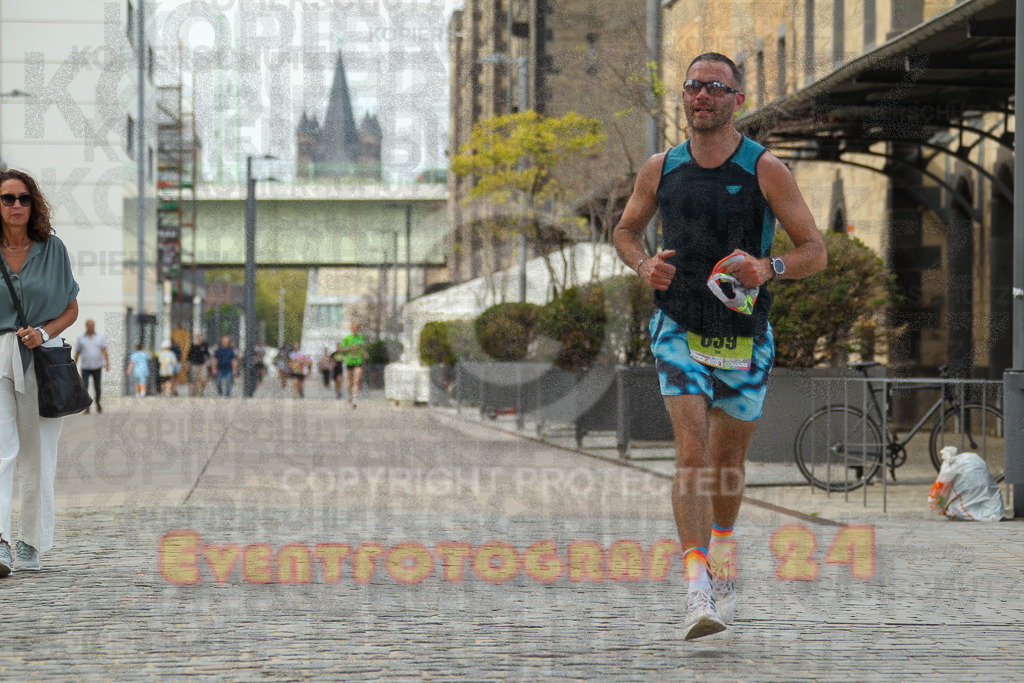 250920_1515_EV4_8303 | Sportfotografie im Rhein-Sieg Kreis, Köln, Bonn, NRW, Rheinland Pfalz, Hessen, etc. Unser Tätigkeitsfeld umfasst den Laufsport vom Volkslauf über den Marathon, Duathlon, Triathon bis zum Ultralauf wie Kölnpfad Ultra oder Schindertrail.