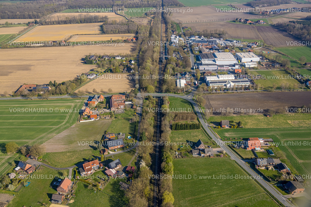 Nordkirchen250400507Befang | Luftbild, Bahnhof Capelle (Westf), Gewerbegebiet Magdheide, bewaldete Bahnlinie und Brücke Bahnhofstraße, Gasthof Zur Brücke, Capelle, Nordkirchen, Münsterland, Nordrhein-Westfalen, Deutschland