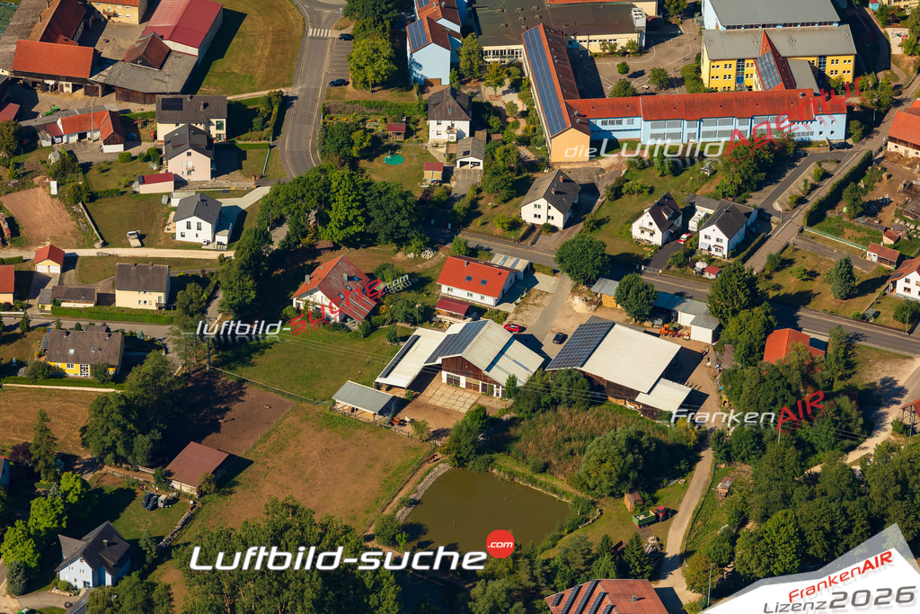 Luftaufnahme der Stadt Hahnbach - Die Luftaufnahme wurde 2025 vom UL-Flugzeug heraus erstellt ( keine Drohne ) - Hochauflösende Luftaufnahme - für professionelle Ausdrucke geeignet. Die Geschenkidee !Mit Lizenz und Bildrechte bestellbar