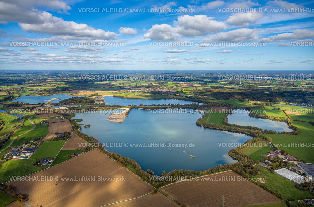 Rees251004453 | Luftbild, Seenplatte Reeser Meer und Haffensche Landwehr, Seen und grüne Wiesen, Fernsicht und blauer Himmel mit Wolken, Haffen, Rees, Niederrhein, Nordrhein-Westfalen, Deutschland