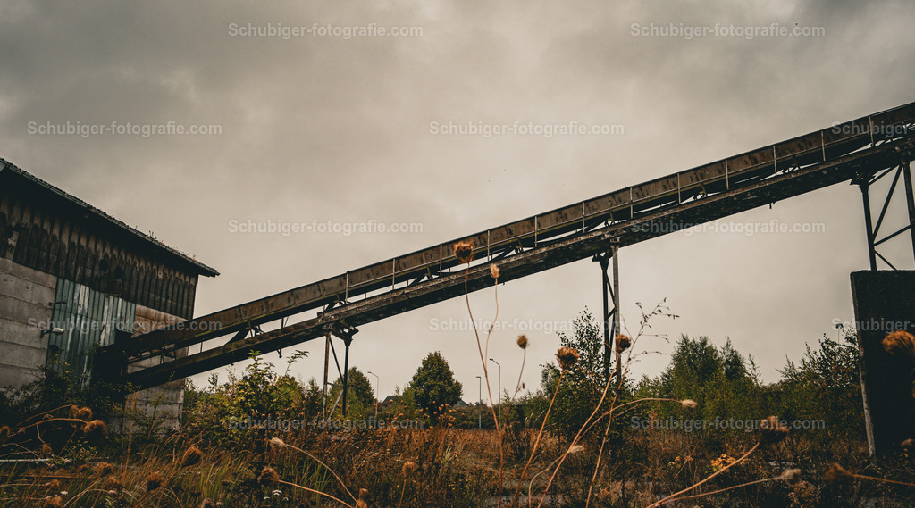 Fabrikgebäude Förderband | zerfallenes Fabrikgebäude - Realisiert mit Pictrs.com