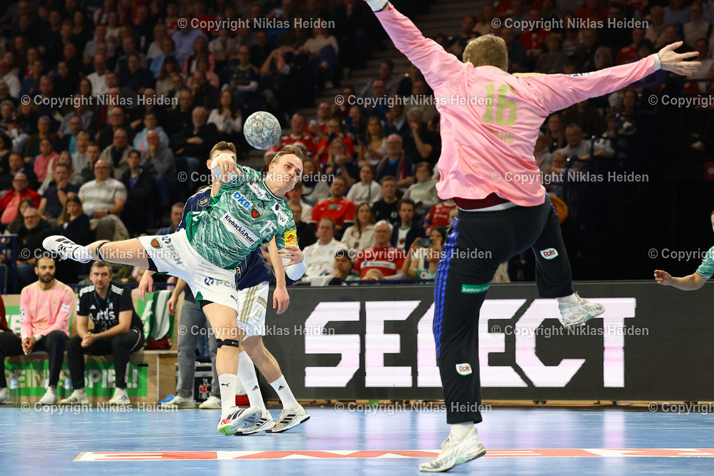 NH_HSVHamburg_FüchseBerlin_HandballBundesliga_23122025 | #15 Tobias Grondahl (Füchse Berlin)Handball I Herren I Bundesliga (Daikin HBL) I Saison 2025-2026 I 24. Spieltag I Handball Sport Verein Hamburg - Füchse Berlin I 23.12.2025 I Barclays Arena