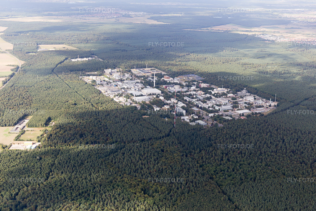 Luftbild: Forschungs- Gebäude und Bürokomplex des KIT Campus Nord (früher Kernforschungszentrum Karlsruhe) im Ortsteil Leopoldshafen in Eggenstein-Leopoldshafen im Bundesland Baden-Württemberg in Deutschland. Foto: IMG_093373.jpg vom 22.08.2016 durch Werner Riehm/FLY-FOTO.de