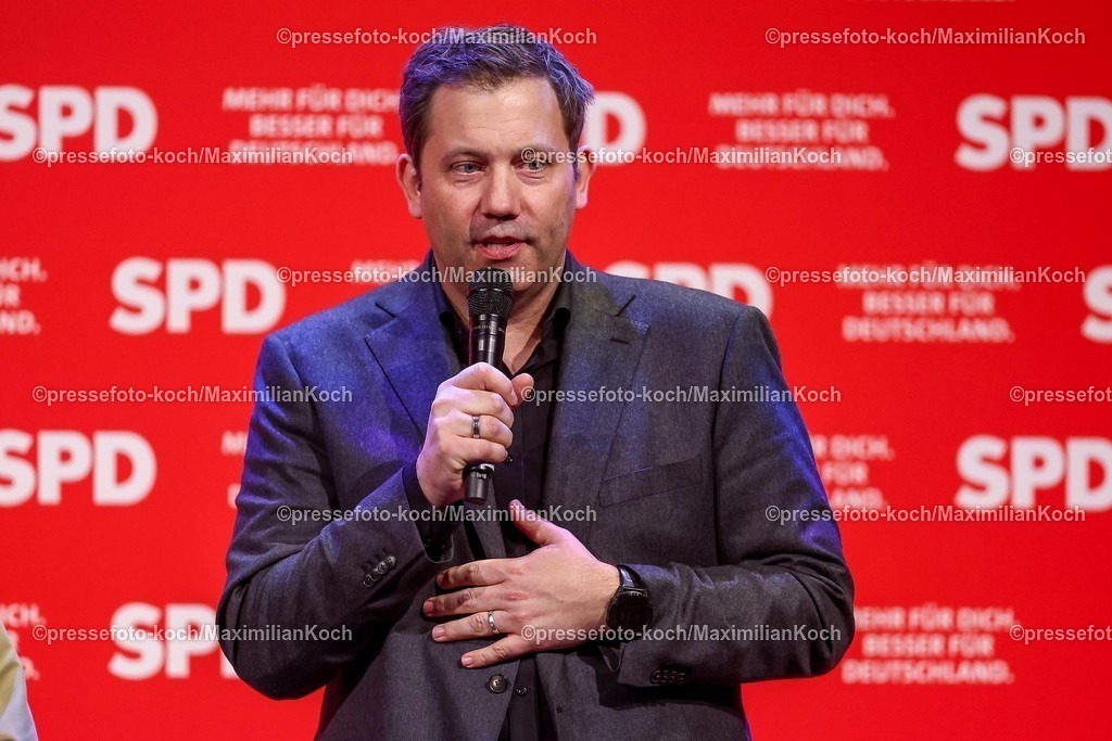 SPD21022502150 | 21.02.2025, Wahlkampfveranstaltung SPD,  Abschlusskundgebung der Sozialdemokratische Partei Deutschlands vor den Bundestagswahlen, Westfalenhalle Dortmund. Im Bild: Lars Klingbeil (Parteivorsitzender SPD)