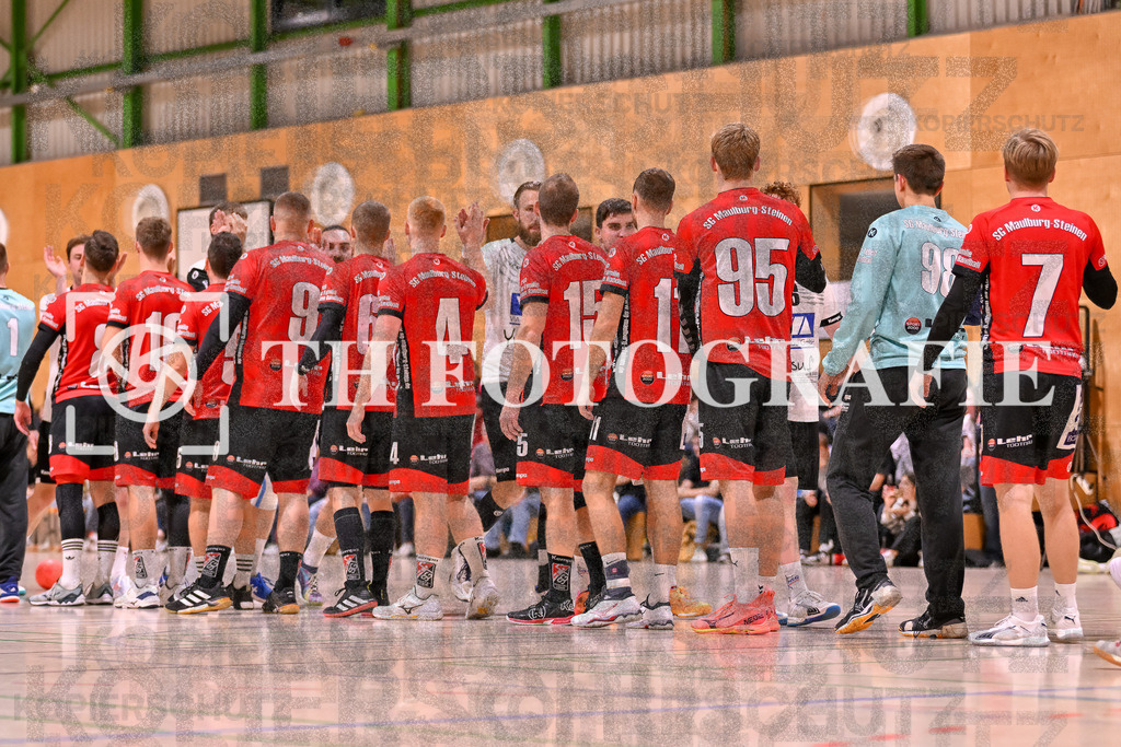 GER, SG Maulburg/Steinen - HSG Dreiland, Handball, Landesliga Suedbaden, 4. Spieltag, Saison 2024/2025, 12.10.2024 | Die Teams begruessen sich.GER, SG Maulburg/Steinen - HSG Dreiland, Handball, Landesliga Suedbaden, 4. Spieltag, Saison 2024/2025, 12.10.2024Foto: TH Fotografie/Thomas Hess
