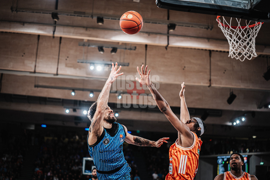Basketball | Männer | Saison 2025/2026 | easyCredit Basketball Bundesliga | Veolia Towers Hamburg vs. Ratiopharm Ulm | 18.01.2026 | v.l. Devon Daniels (#21, Veolia Towers Hamburg) beim Korbleger