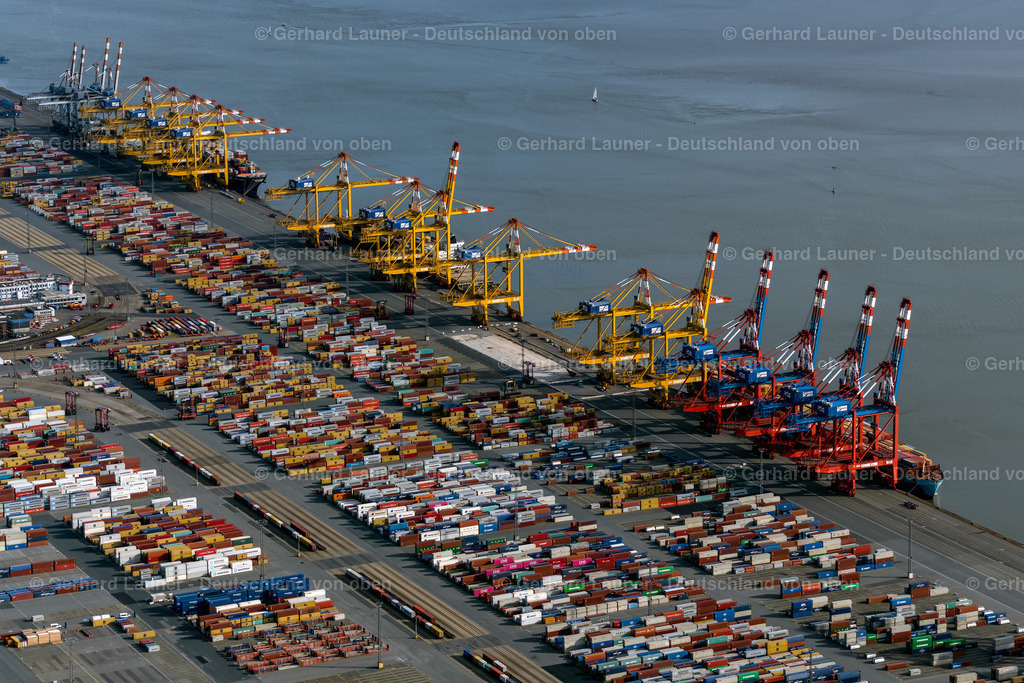 4030500 | BREMERHAVEN 01.06.2020 Containerterminal im Containerhafen des Überseehafen Am Nordhafen in Bremerhaven im Bundesland Bremen. // Container Terminal in the port of the international port Am Nordhafen in Bremerhaven in the state Bremen. Foto: Gerhard Launer