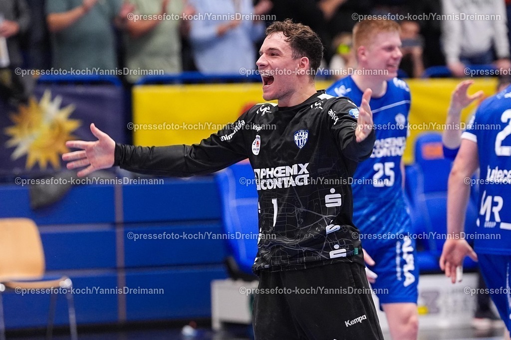xYDRx05112501183 | 05.11.2025, xydrx, Handball, Achtelfinale DHB Pokal, TBV Lemgo Lippe - VfL Gummersbach, PHOENIX Contact-Arena: Constantin Moestl (TBV Lemgo Lippe #1) bejubelt den Sieg