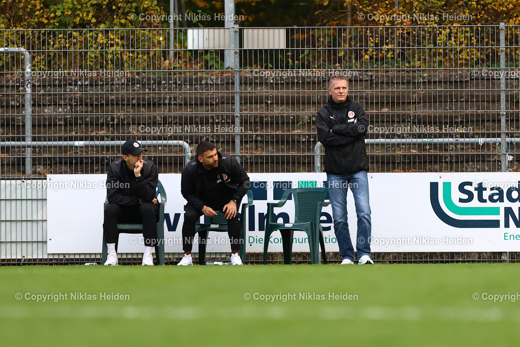 NH_FCStPauliU23_SVMeppen_RegionalligaNord_02112025 | Karsten Neitzel (Trainer, FC St. Pauli U23)Fußball I Herren I Regionalliga Nord I Saison 2025-2026 I 17. Spieltag I FC St. Pauli U23 - SV Meppen I 02.11.2025 I Edmund-Plambeck-Stadion