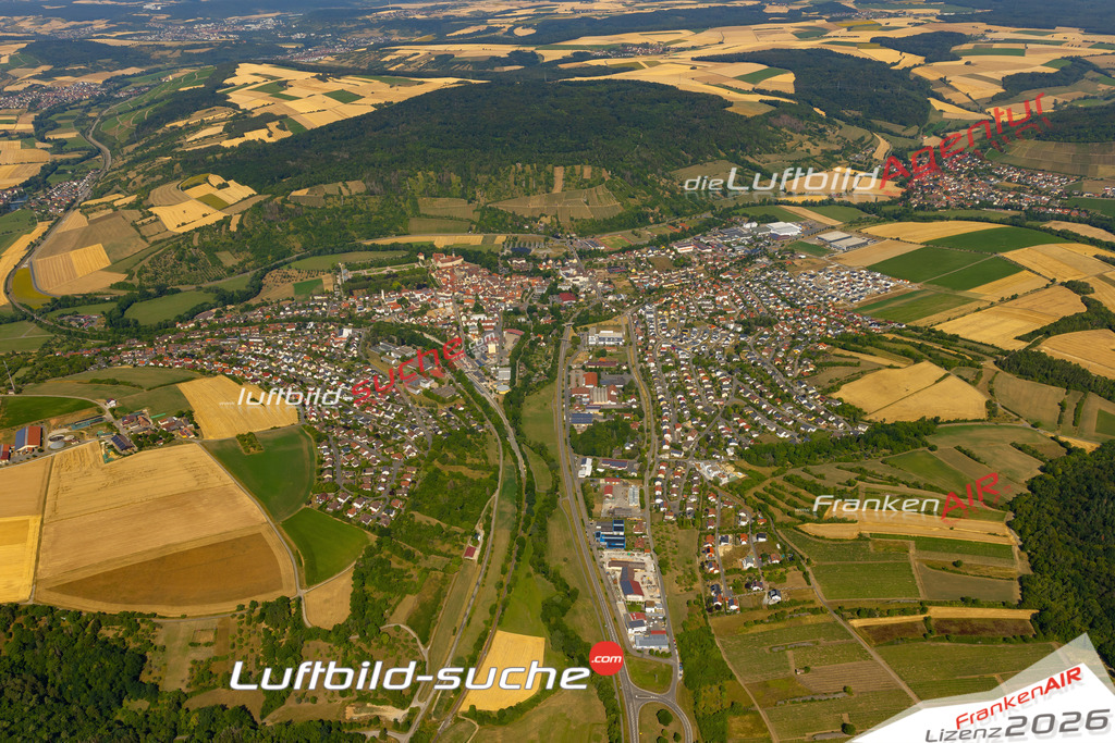 Das Luftbild zeigt :  Weikersheim - Die Luftaufnahme wurde 2023 vom UL-Flugzeug aus erstellt ( keine Drohne ) - Hochauflösende Luftaufnahme - Für grossformatige Ausdrucke geeignet. Die Geschenkidee !Mit Lizenz und Bildrechte bestellbar