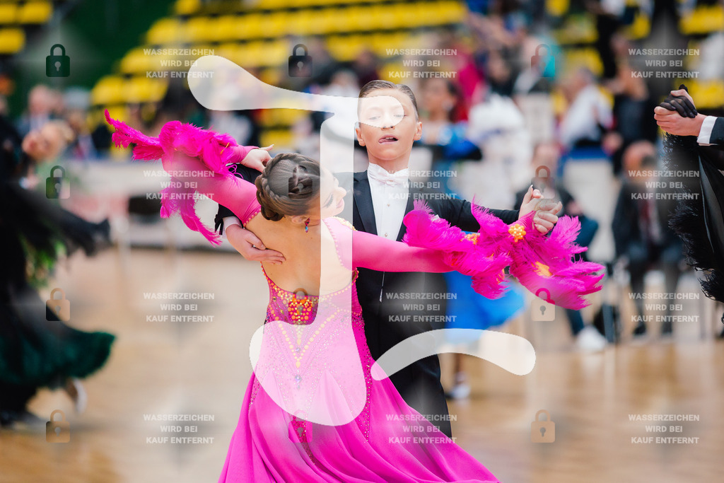 Hessen Tanzt WDSF Open Junior II Standard 10th (210) Tim Gordon _ Luisa Huber (Schwarz-Weiß-Club Pforzheim)-2025-05-17-7578 | Webshop for digital downloads and prints of dance sport, event & show photographer Julian Link - Realisiert mit Pictrs.com
