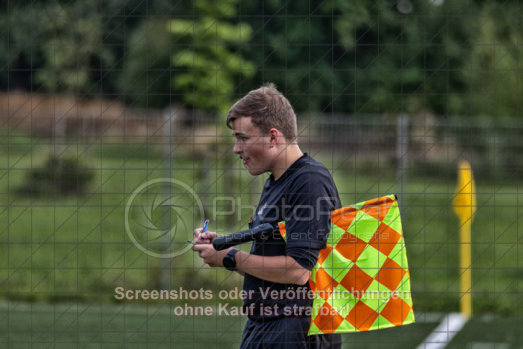 20250726_175523_0075-Bearbeitet | #,TSV Bad Boll (rot/schwarz) vs. TSVGG Plattenhardt (blau/rot), Fussball, DB-Regio-WFW-Pokal - wfv, 1.Runde, Saison 2025/2026, Kunstrasenplatz, Erlengarten 37, 73087 Bad Boll, 26.07.2025 - 17:30 Uhr,Foto: PhotoPeet-Sportfotografie/Peter Harich