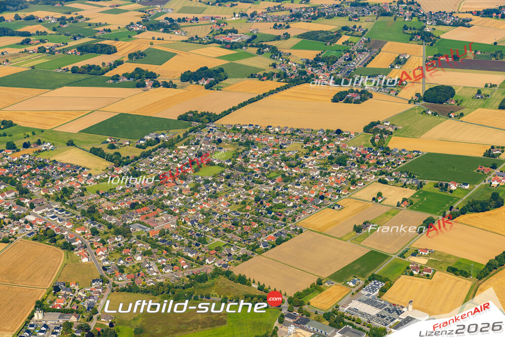 Schrägluftbild  Westerenger  Enger - Das Luftbild wurde 2025 vom UL-Flugzeug heraus erstellt (ohne Drohne- keine Drohnenaufnahme ) - Hochauflösende Luftaufnahme -Nicht vergleichbar mit Google Maps oder Satelittenbilder- Die Geschenkidee !Mit Lizenz und Bildrechte bestellbar
