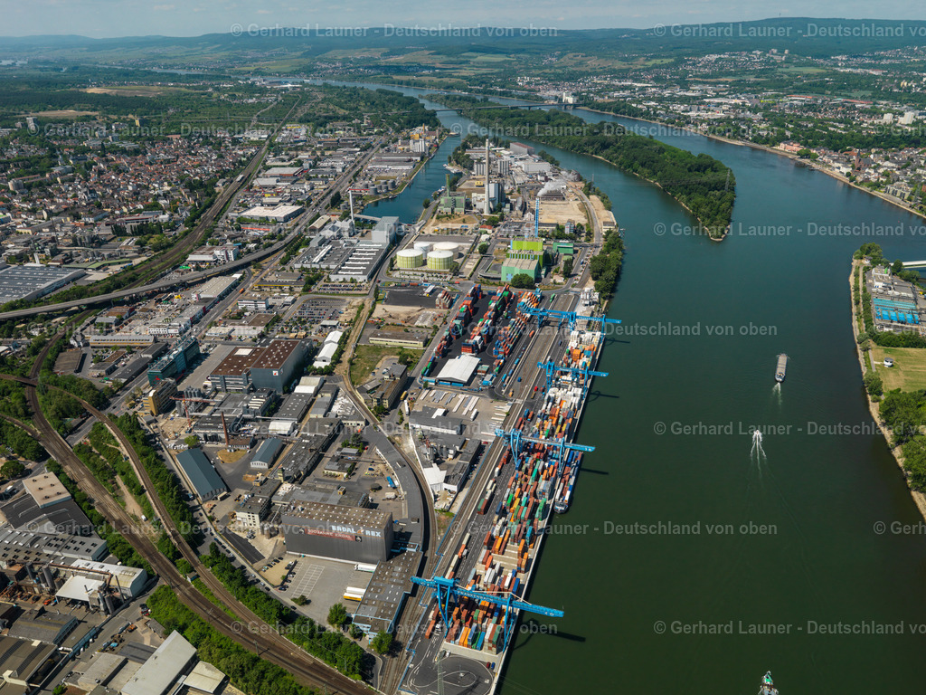 3108023 | Der Binnenhafen der Stadt Mainz, ein moderner Containerhafen, war ein historischer Zollhafen