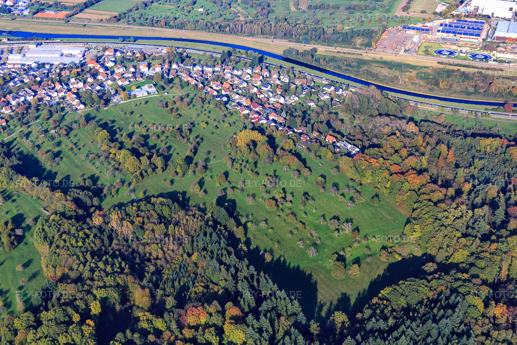 Luftbild: Waldstr im Ortsteil Oberndorf in Kuppenheim im Bundesland Baden-Württemberg in Deutschland. Foto: IMG_075301.jpg vom 26.10.2014 durch Werner Riehm/FLY-FOTO.de