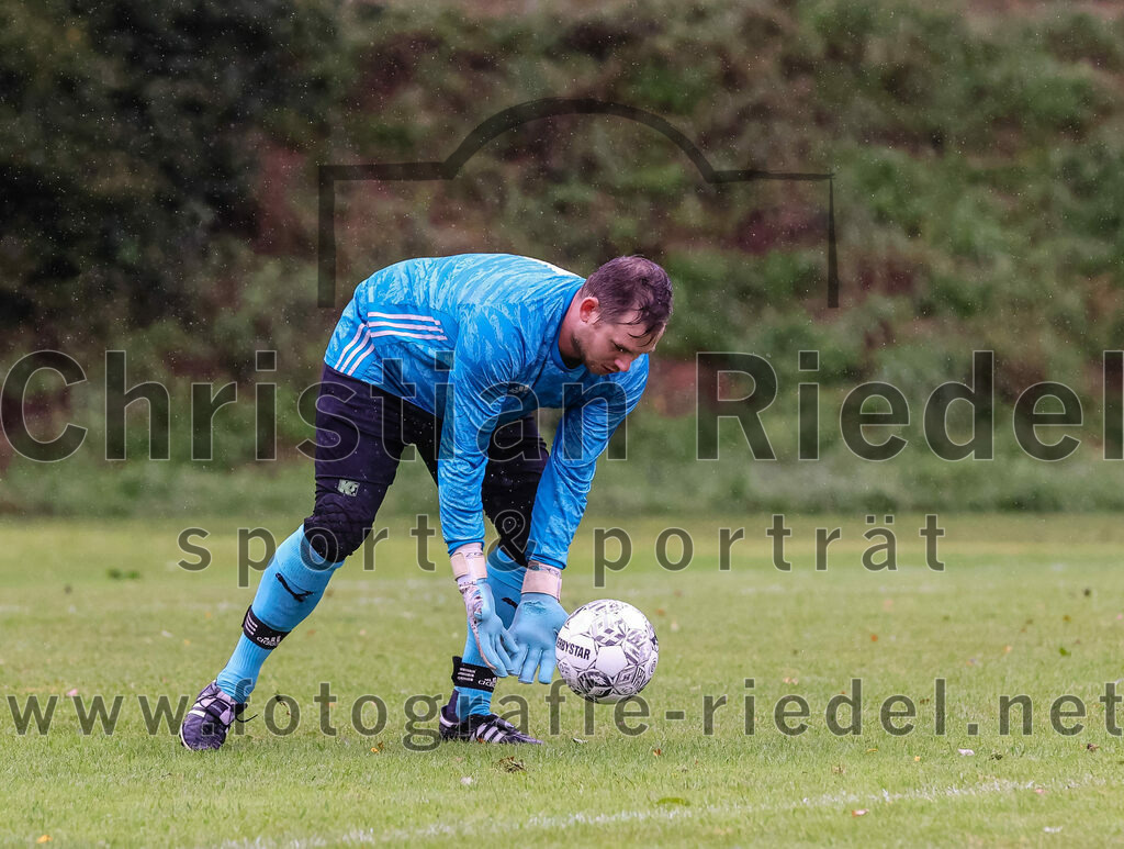 2023-08-27_072_TSV_Steinhoering_gegen_FC_Ebersberg | Steinhöring, Deutschland, 27.08.2023:
Fußball, Kreisklasse 2023 / 2024, 2. Spieltag, TSV Steinhöring gegen FC Ebersberg, Endergebnis: 2:0

Torwart Sebastian Frank (FC Ebersberg, #1)

Foto: Christian Riedel / fotografie-riedel.net