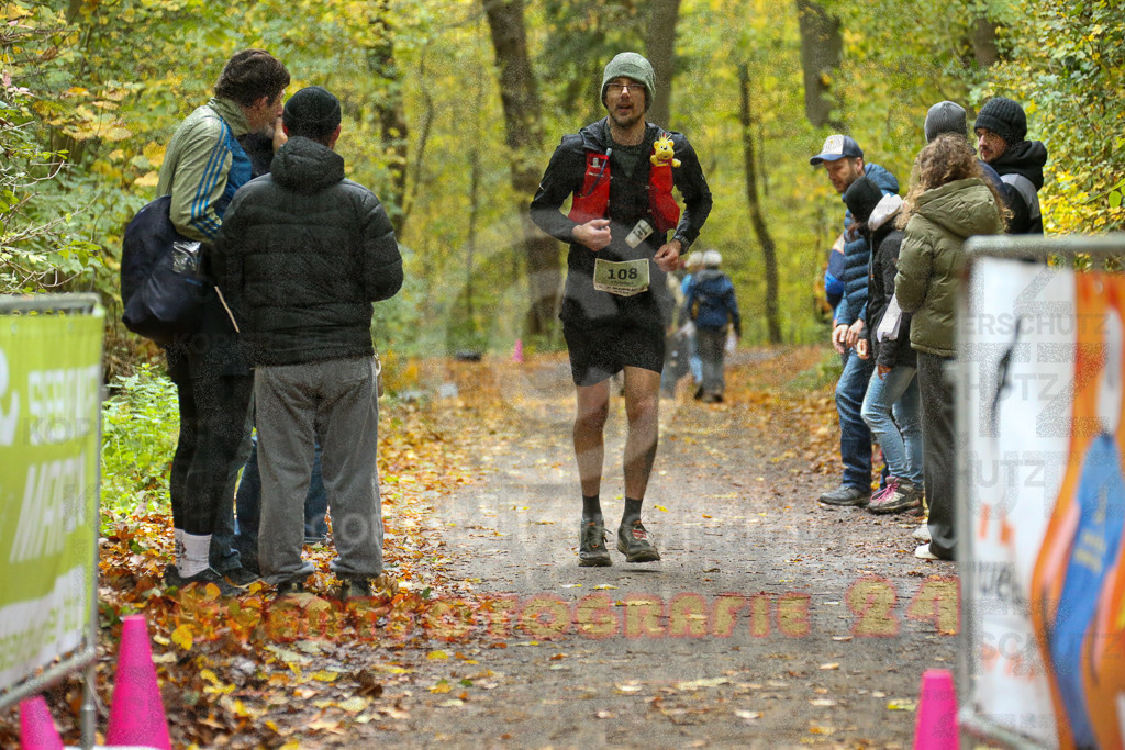 251026_1336_EX1_3746 | Sportfotografie im Rhein-Sieg Kreis, Köln, Bonn, NRW, Rheinland Pfalz, Hessen, etc. Unser Tätigkeitsfeld umfasst den Laufsport vom Volkslauf über den Marathon, Duathlon, Triathon bis zum Ultralauf wie Kölnpfad Ultra oder Schindertrail.
