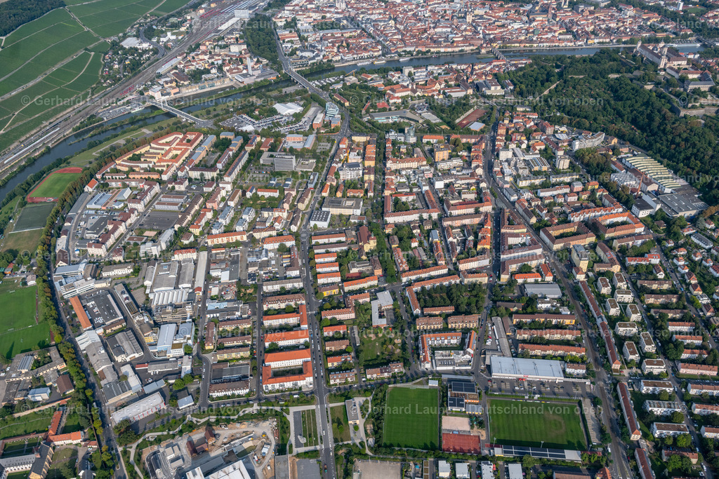 4047876 | WüRZBURG 21.08.2021 Stadtansicht mit " Festung Marienberg " im Stadtgebiet im Ortsteil Zellerau in Würzburg im Bundesland Bayern, Deutschland. Weiterführende Informationen bei: Bayerische Verwaltung der staatlichen Schlösser, Gärten und Seen,  Stadt Würzburg. // City view with " Marienberg Fortress " in the district of Zellerau in Wuerzburg in the state Bavaria, Germany. Further information at: Bayerische Verwaltung der staatlichen Schloesser, Gaerten und Seen,  Stadt Wuerzburg. Foto: Gerhard Launer