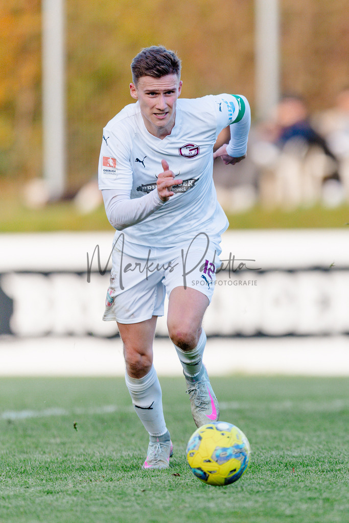 Oberliga Westfalen, Saison 2025/26, 13. Spieltag: 1. FC Gievenbeck - Türkspor Dortmund 2000 | Münster, 02.11.2025: Oberliga Westfalen, 13. Spieltag, 1. FC Gievenbeck empfängt Türkspor Dortmund 2000 im Sportpark Gievenbeck in Münster. Foto: sportfotografie.ms | Markus Paletta - Realisiert mit Pictrs.com