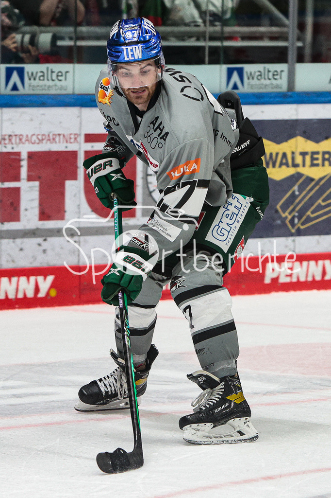 Augsburger Panther - Iserlohn Roosters | Adam JOHNSON (AEV #27) am Puck