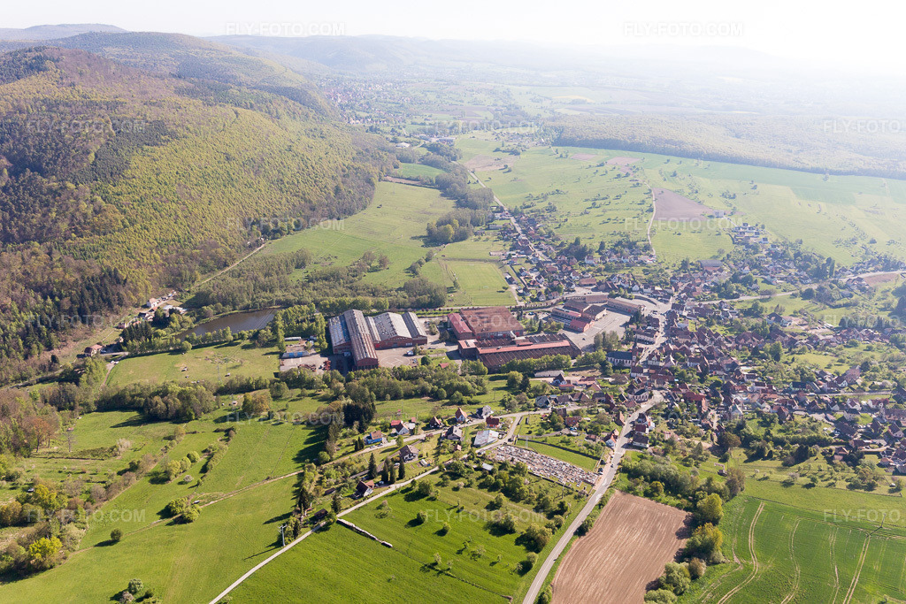 Aerial view: View of the town in Zinswiller in the state Bas-Rhin, France.Photo: IMG_099471.jpg taken on 04/30/2017 by Werner Riehm/FLY-FOTO.comResolution of the original: 5472 x 3648 px