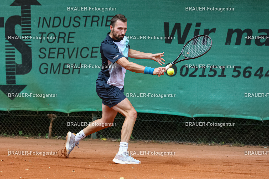 HTC Blau-Weiß Krefeld - LTTC Rot-Weiß Berlin  | Krefeld, Deutschland 21.07.2023, Tom Schönenberg (HTC Blau-Weiß Krefeld) gegen Eduard Esteve Lobato (LTTC Rot-Weiss Berlin) ,

bei der 2. Tennis Bundesliga Nord Begegnung zwischen HTC Blau-Weiß Krefeld und LTTC Rot-Weiß Berlin am 21.07.2023 in Krefeld.

(Foto: BRAUER-Fotoagentur)
 
