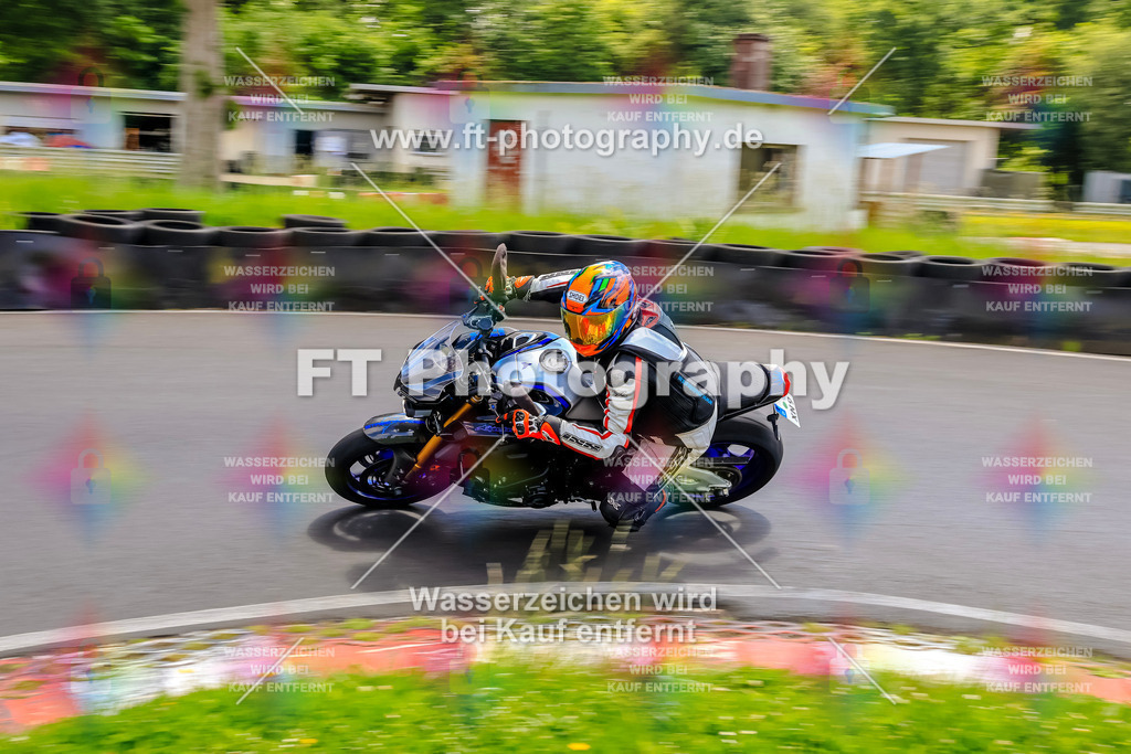 VBK-7975 | Hier findet Ihr Bilder von Touristenfahrten auf der Nürburgring Nordschleife oder von anderen Veranstaltungen die ich besucht habe. Viel Spass beim Durch Schauen 