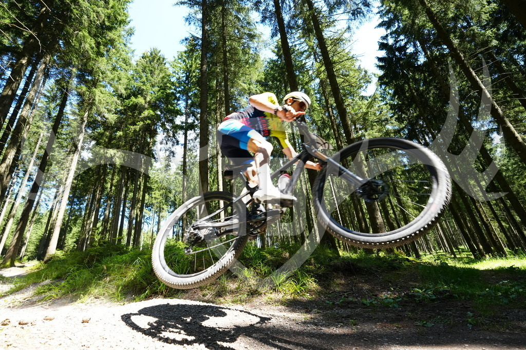 FC100563 | Fotogalerie der Treibjagd im Dunkelwald - Dein MTB Etappenrennen im Erzgebirge - Realisiert mit Pictrs.com