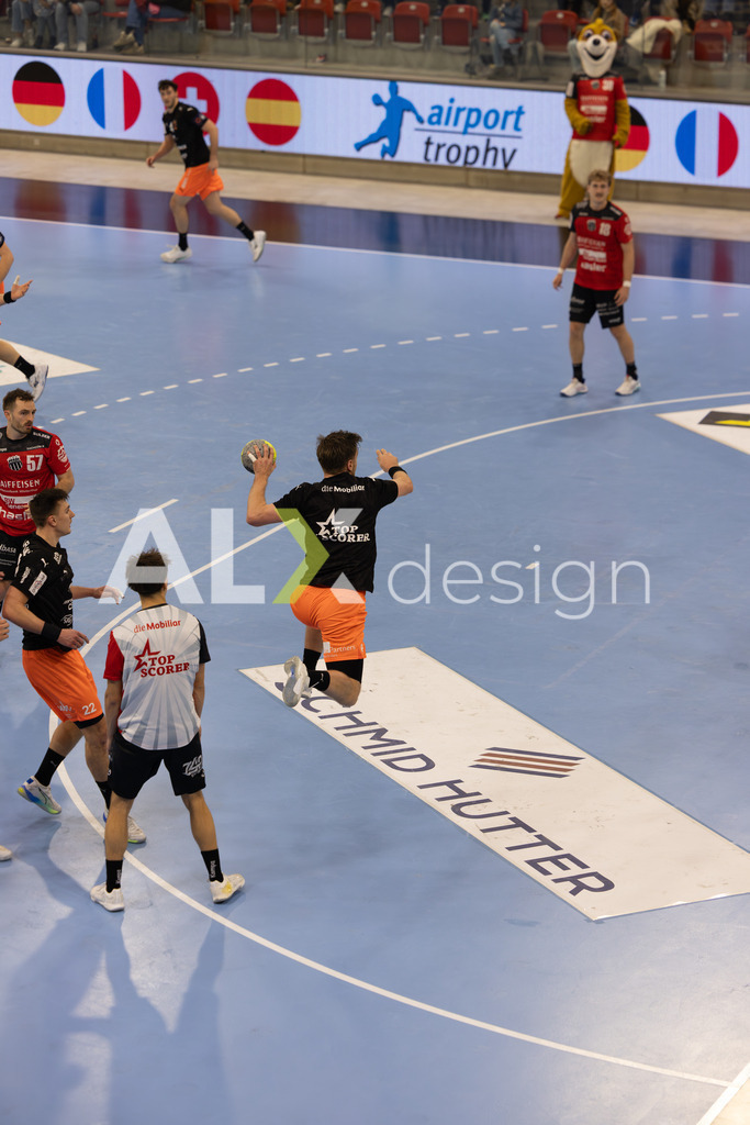 Handballen I Herren I Saison 2025-2026 I Quickline Handball League 2026 | Men I 18. Spieltag I Pfade Winterthur - Kadetten Schaffhausen I 20.12.2025 | 6 Odinn Rikhardsson (Kadetten Schaffhausen) - Flügel rechts - Realisiert mit Pictrs.com