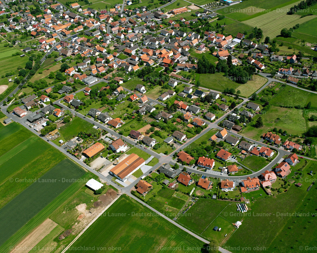 2615720 | LANDENHAUSEN 09.06.2006 Wohngebiet einer Einfamilienhaus- Siedlung  in Landenhausen im Bundesland Hessen, Deutschland // Single-family residential area of settlement  in Landenhausen in the state Hesse, Germany Foto: Gerhard Launer