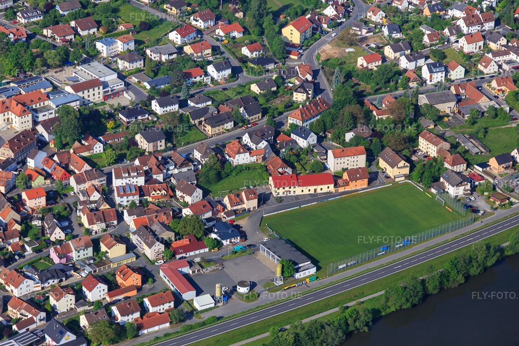 Luftbild: Sportplatz des FC Bischberg e.V. in Bischberg im Bundesland Bayern in Deutschland. – Foto: IMG_099833.jpg vom 25.05.2017 durch Werner Riehm/FLY-FOTO.de – Auflösung des Originals: 5472 x 3648 px – 1. FC 1926 Bischberg e. V