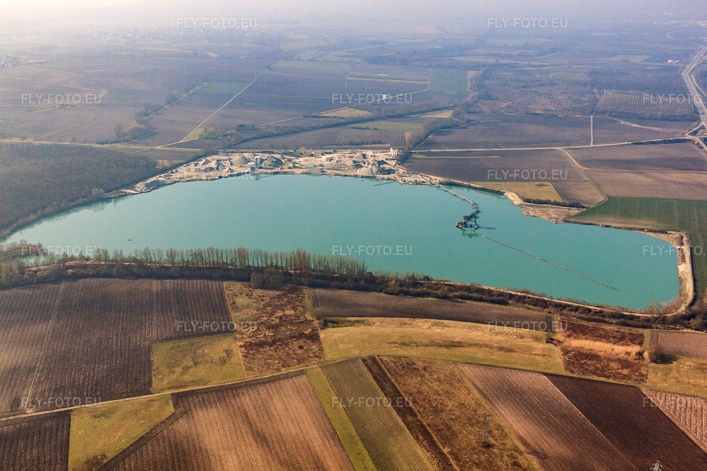 Vue aérienne: Gravière de GSM Gambsheim à Gambsheim dans le département Bas Rhin, France – .Photo: IMG_62882.jpg prise le 09/03/2014 par Werner Riehm/FLY-FOTO.eu – Résolution de l'original: 4752 x 3168 px – d'Heidelberg Materials France Granulats | Heidelberg Materials