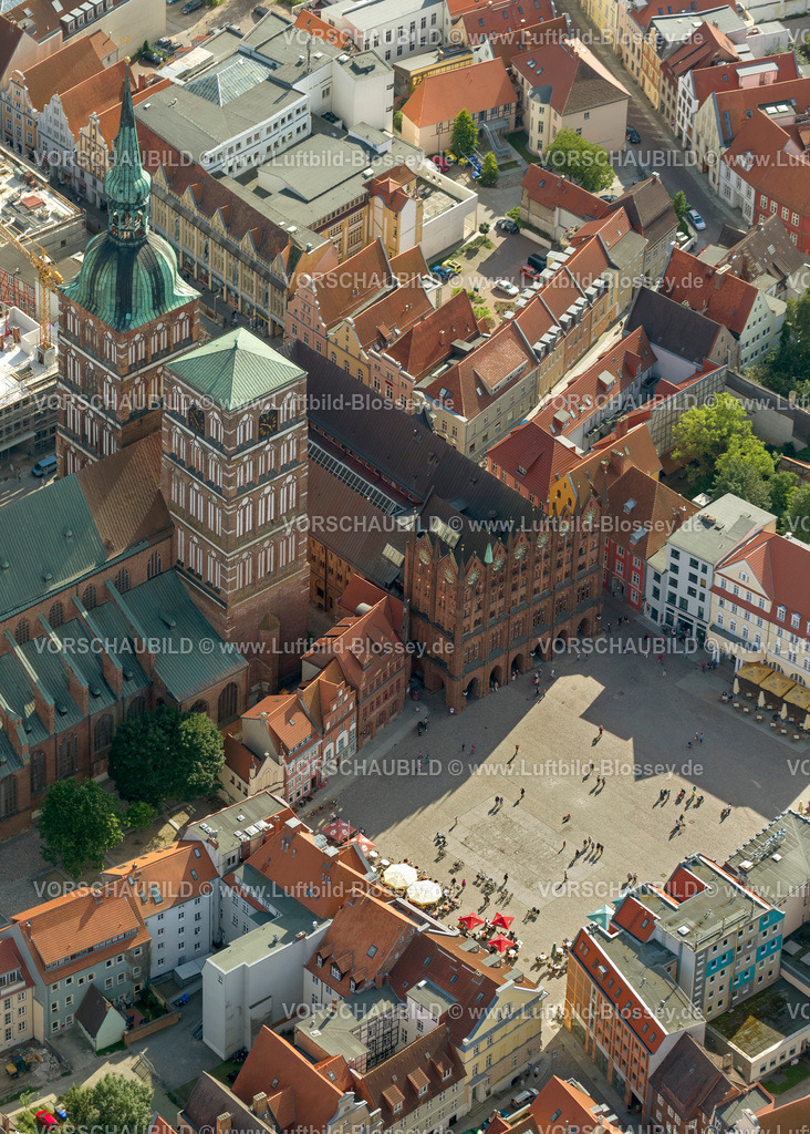Stralsund12082134 | Stralsund, mit der von Wasser umgebenen Altstadtinsel am Strelasund, Kirche St.Nikolai,  Stralsund, Ostsee, Mecklenburg-Vorpommern, Deutschland, Europa