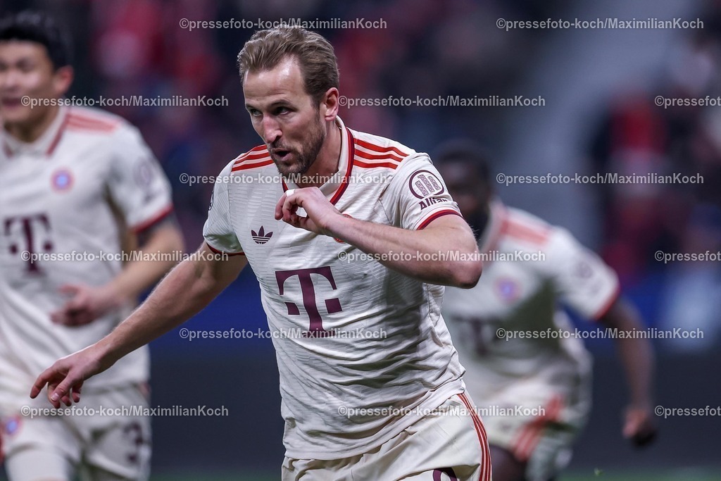 UCL11032502401 | 11.03.2025, Fußball, UEFA Champions League, Bayer 04 Leverkusen - FC Bayern München, Achtelfinale Rückspiel, BayArena, Saison 2024 2025: Torjubel nach dem 1:0 durch Torschütze Harry Kane (FC Bayern #9)DFB regulations prohibit any use of photographs as image sequences and or quasi-video.