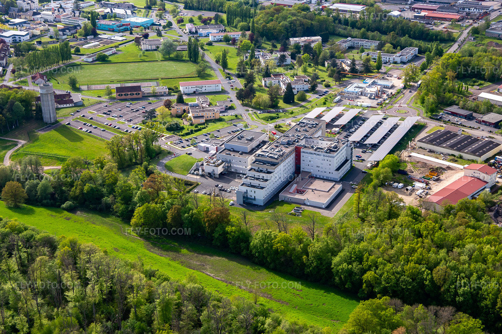 Aerial view: Robert-Pax Hospital in the district Zone Industrielle du Grand Bois in Saargemünd in the state Moselle, France.Photo: IMG_140390.jpg taken on 04/30/2024 by Werner Riehm/FLY-FOTO.comResolution of the original: 5157 x 3438 pxWWW.DOCTOLIB.FR