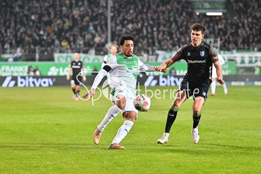 SpVgg Greuther Fürth - 1. FC Magdeburg | FUERTH, GERMANY - 06. FEBRUARY: Im Duell Sayfallah LTAIEF (SpVgg Greuther Fürth 47) und Tobias MÜLLER (1. FC Magdeburg 5) während dem Match zwischen der SpVgg Greuther Fürth und dem 1. FC Magdeburg am 21. Spieltag der 2. Bundesliga im Sportpark Ronhof Thomas Sommer