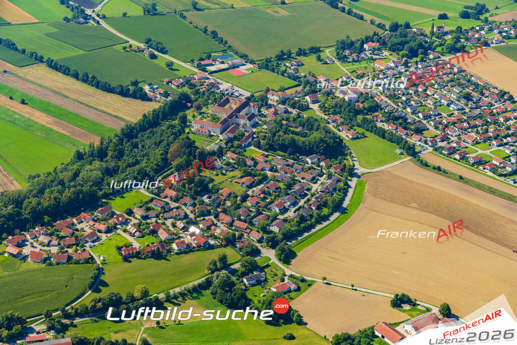 Luftaufnahme von  Zangberg - Die Luftaufnahme wurde 2025 vom UL-Flugzeug heraus erstellt ( keine Drohne ) - Hochauflösende Luftaufnahme - für professionelle Ausdrucke geeignet. Die Geschenkidee !Mit Lizenz und Bildrechte bestellbar