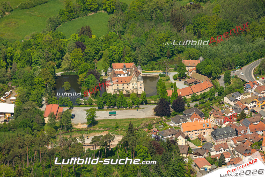 Das Luftbild der Stadt Mitwitz wurde 2022 vom Flugzeug heraus erstellt (keine Drohnen-Aufnahmen) Aufnahmehöhe ca.450 Meter- hohe Bildauflösung und Druck-Qualität. Garantiert!