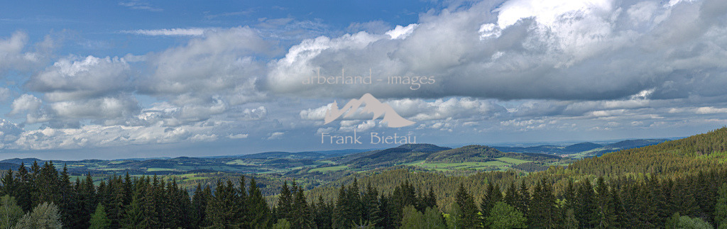 _Z5A6851 Panorama-2 | weiter Blick über die Höhenzüge des Bayerischen und des Böhmerwald um den Großen Arber