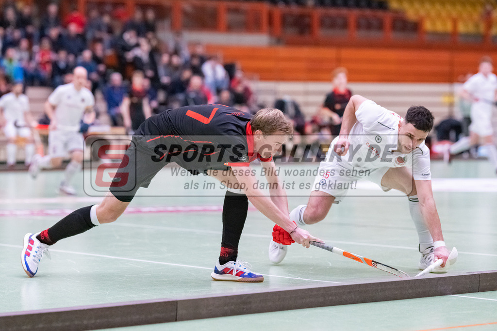 HK_20230113_102732 | 1. Bundesliga ( Halle ) Herren Crefelder HTC - DSD Düsseldorf am 13.1.2023 Crefelder HTC  ( CHTC ) Halle Glockenspitz , Krefeld , Benedikt Federlin ( DSD Düsseldorf #17 ) , Bachmann Lucas Maximilian ( Crefelder HTC #15 )