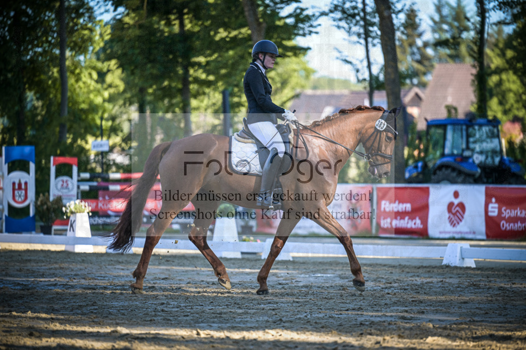 DOS_4350 | Entdecke hochwertige Reitturnierfotos von Foto Oger. Professionell, emotional und authentisch – jetzt Lieblingsmomente im Shop bestellen.Deutschlandweite Turnierfotografie. - Realisiert mit Pictrs.com