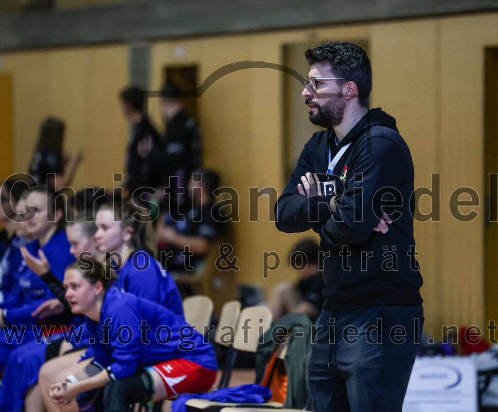 2024-10-13_003_SpVgg_Altenerding_gegen_SC_Freising | Erding, Deutschland, 13.10.2024:Handball, Bezirksoberliga Frauen Altbayern 2024 / 2024, 3. Spieltag, SpVgg Altenerding gegen SC Freising, Endergebnis: 26:35Trainer Andreas Hilz (HSG Freising-Neufahrn)Foto: Christian Riedel / fotografie-riedel.net