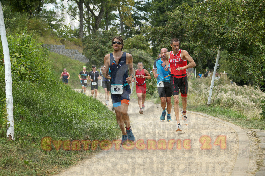 250824_1346_EX1_3581 | Sportfotografie im Rhein-Sieg Kreis, Köln, Bonn, NRW, Rheinland Pfalz, Hessen, etc. Unser Tätigkeitsfeld umfasst den Laufsport vom Volkslauf über den Marathon, Duathlon, Triathon bis zum Ultralauf wie Kölnpfad Ultra oder Schindertrail.