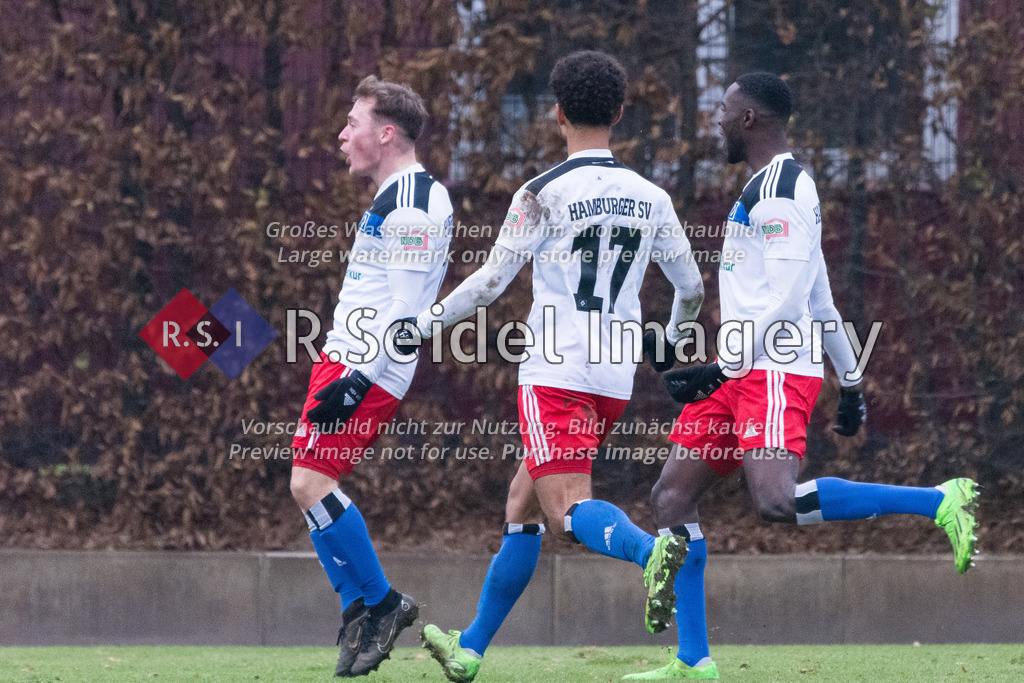 Fußball, Saison 2022/23, Regionalliga Nord, HSV II - TSV Havelse, Wolfgang-Meyer-Stadion (Hamburg), 03.12.2022, 21. Spieltag | Doppelschlag: Der kürzlich eingewechselte Arlind Ibrahim Rexhepi (#7, HSV II, links) kann direkt nach dem Ausgleichstreffer seines Kameraden nochmal Jubeln. Er schießt keine Minute später den 2:1 Anschlusstreffer für den HSV.