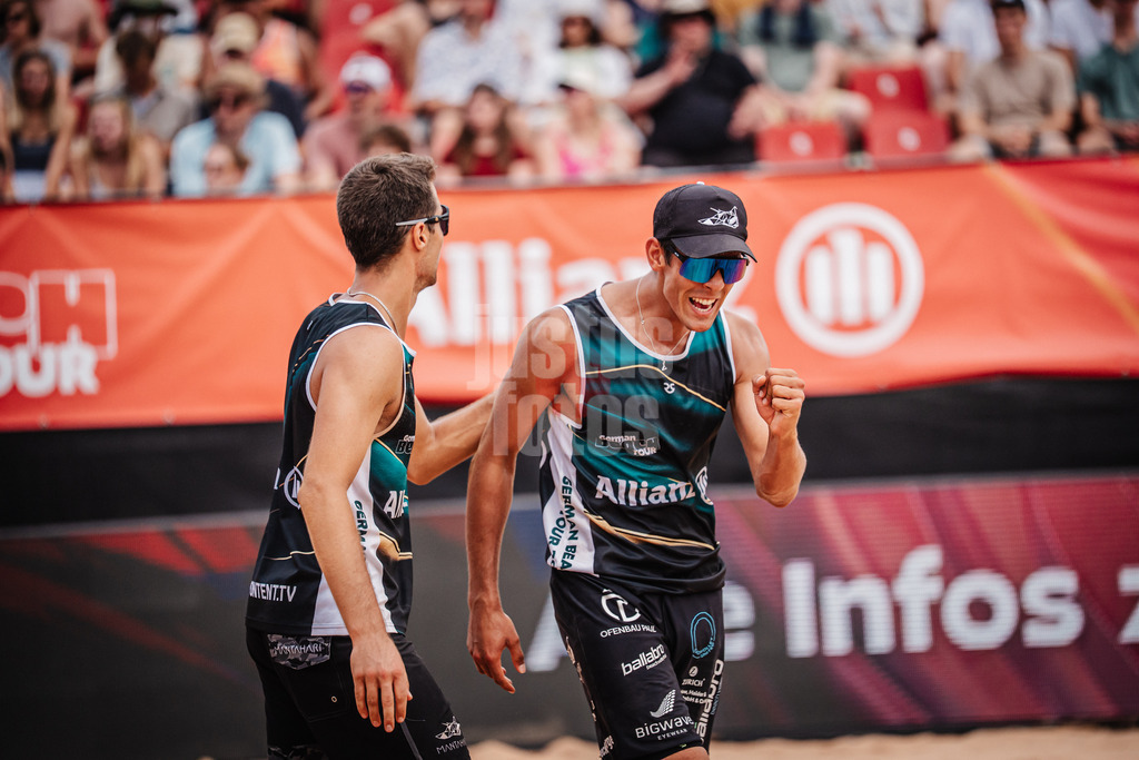 Beachvolleyball | Männer | Allianz German Beach Tour 2025 | Tourstop München | 05.07.2025 | v.l. Valentin Schneckenburger und Yannick Bibelriether jubeln